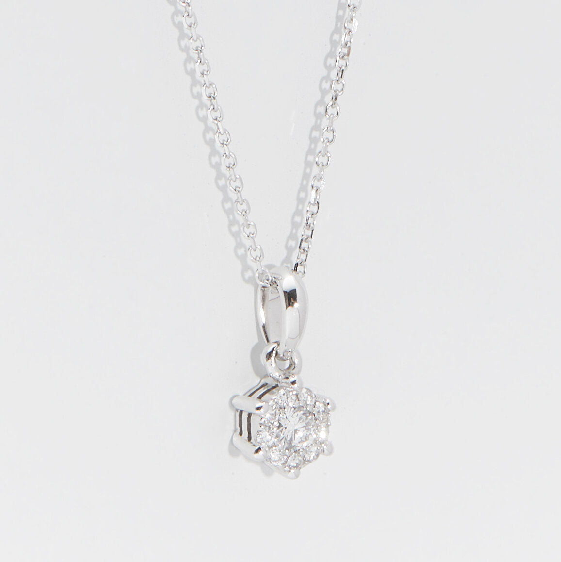 DIAMOND CLUSTER PENDANT NECKLACE