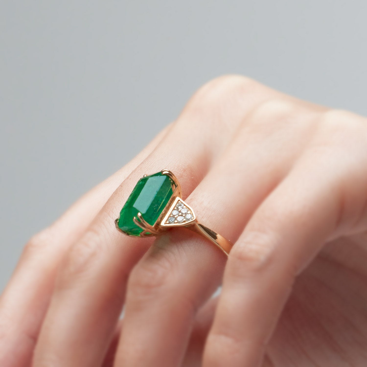 ELLERY RING - EMERALD