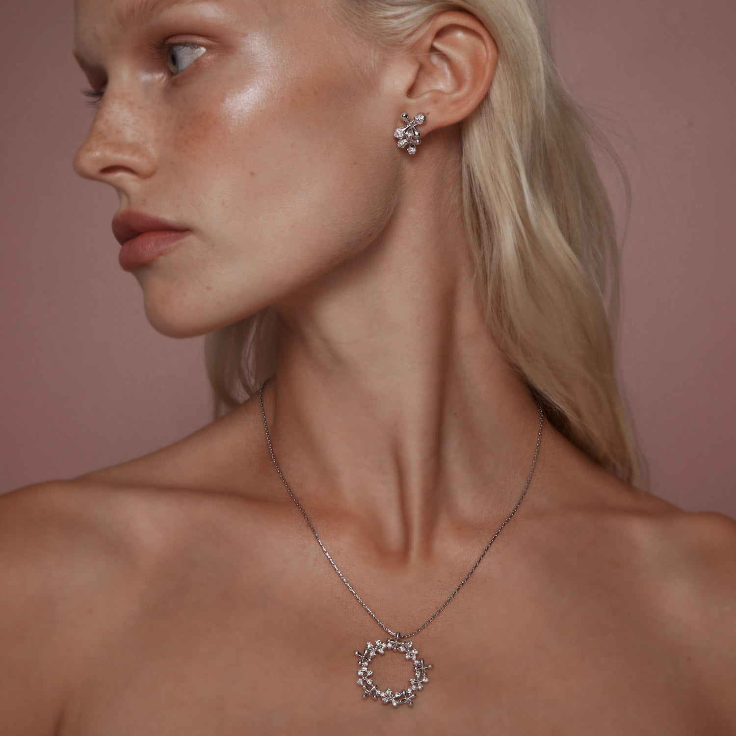 Wildflowers Large Diamond Wreath Pendant - White Gold