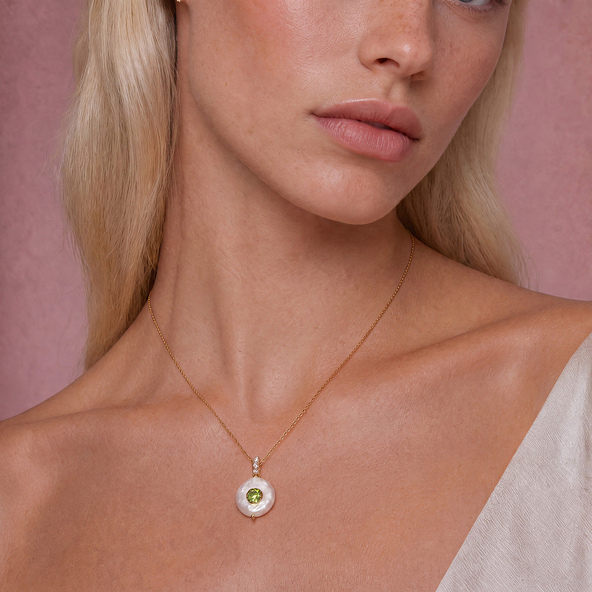 Gemdrops Coin Pearl Charm - Peridot